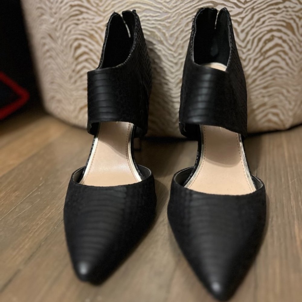 Black Pumps with Subtle Snake Pattern | Jessica Simpson